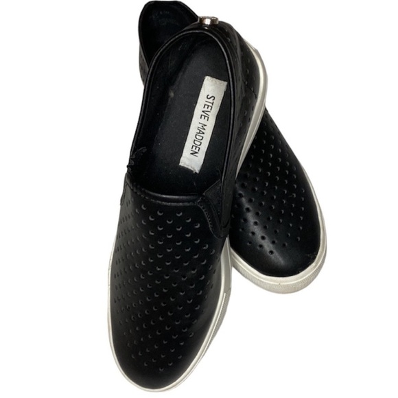 STEVE Madden Slip On Black Leather Sneakers. Women Size 8.5. - Picture 1 of 5